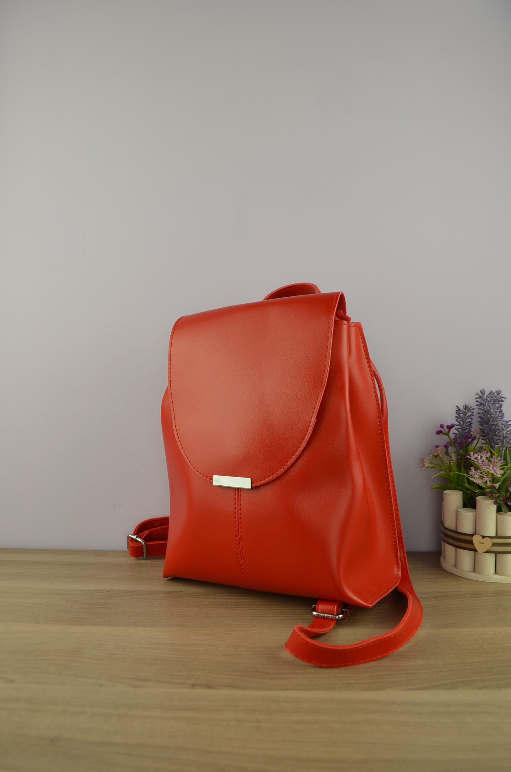 картинка Женская сумка рюкзак красная