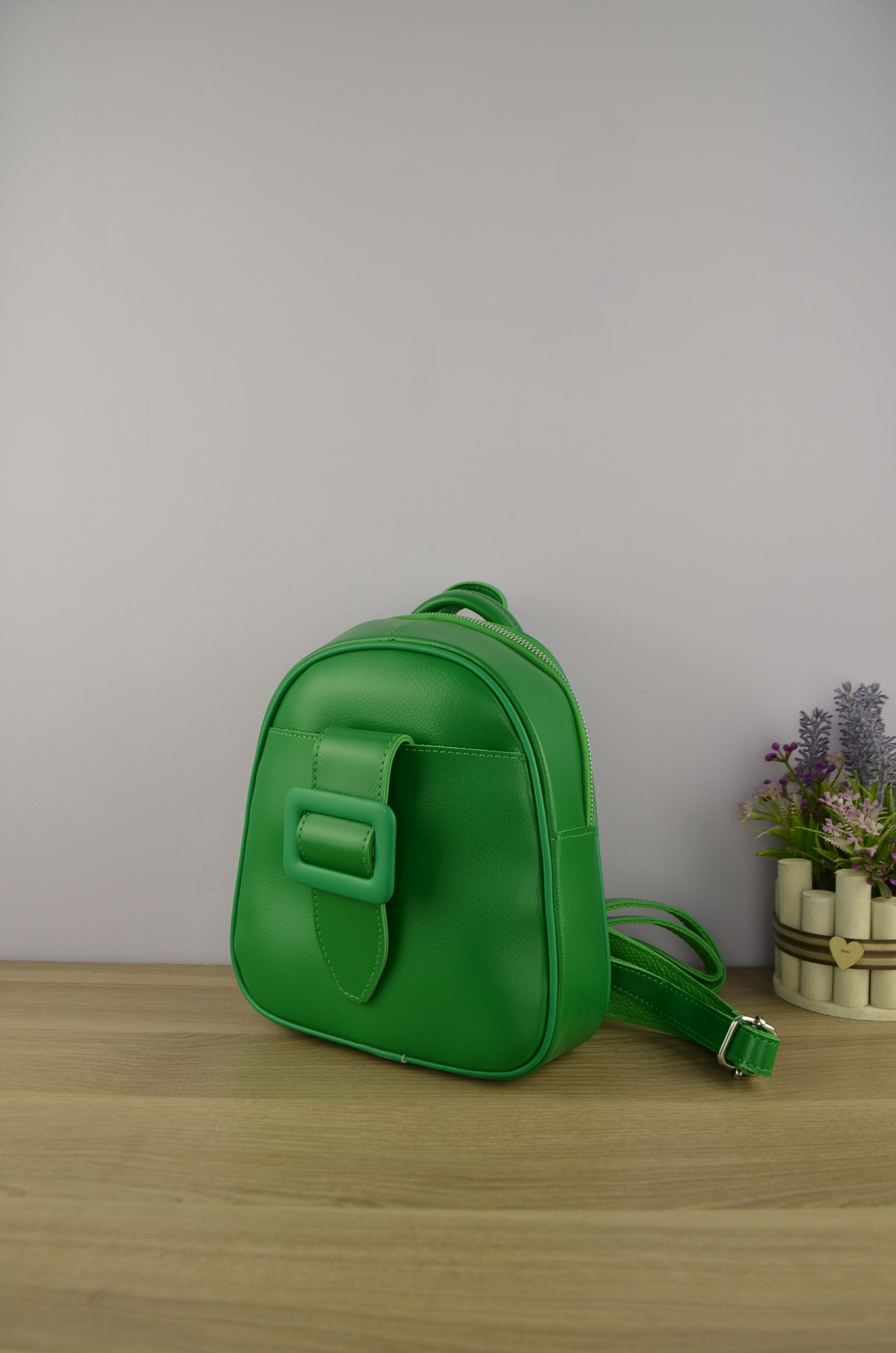 картинка Женская сумка - рюкзак зеленая