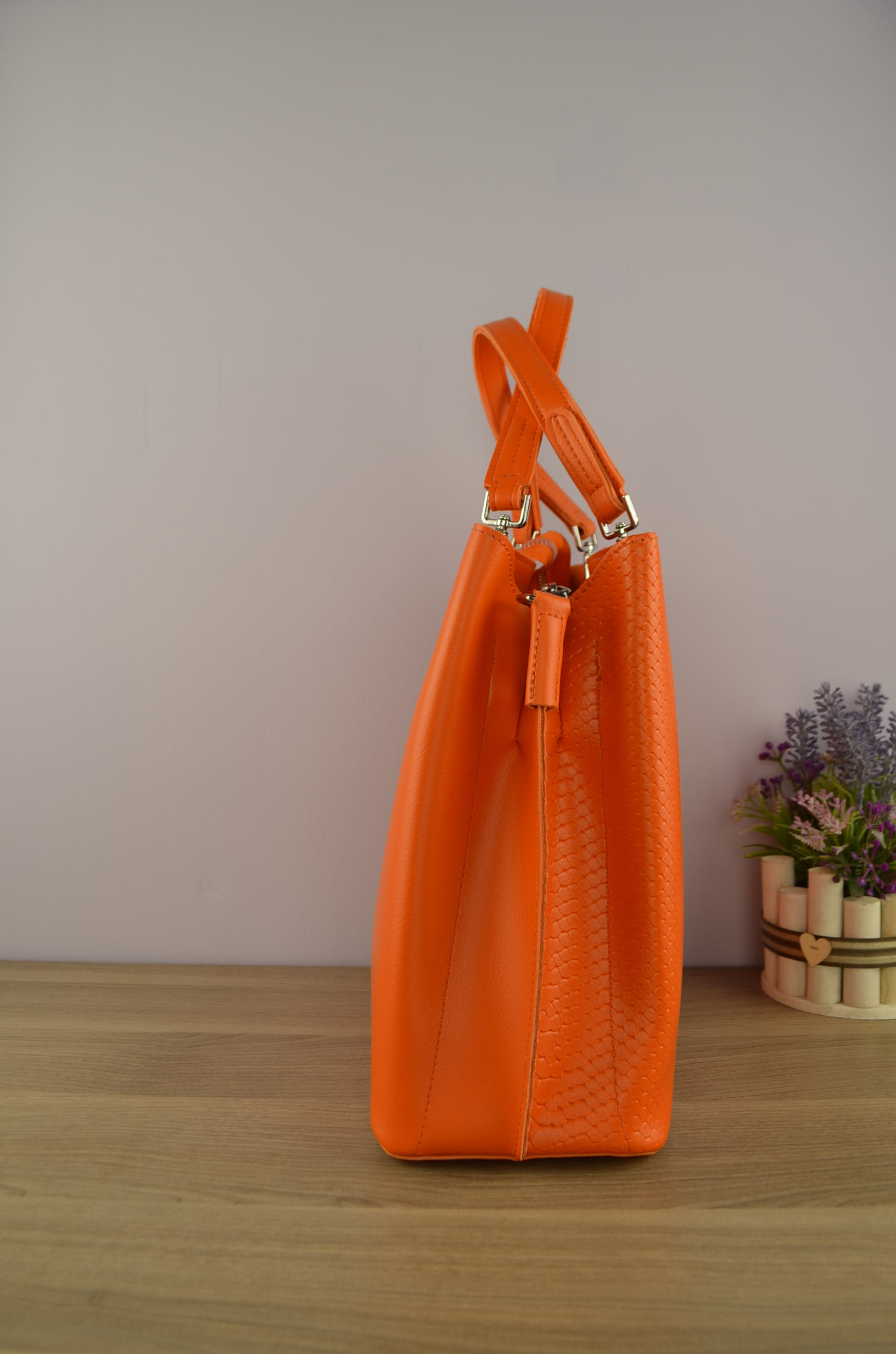картинка Женская сумка боулер  с ручками оранжевая