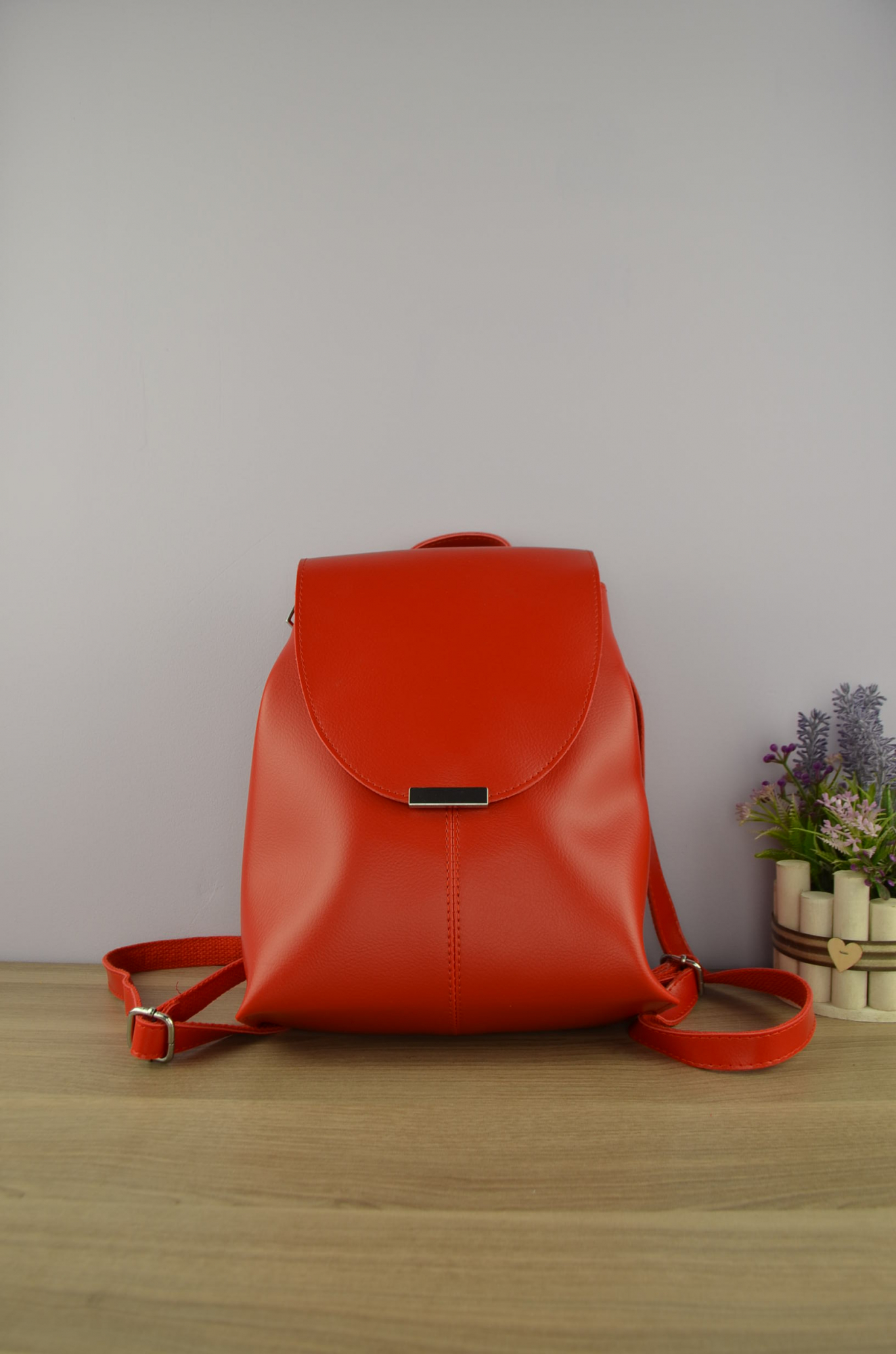 картинка Женская сумка рюкзак красная
