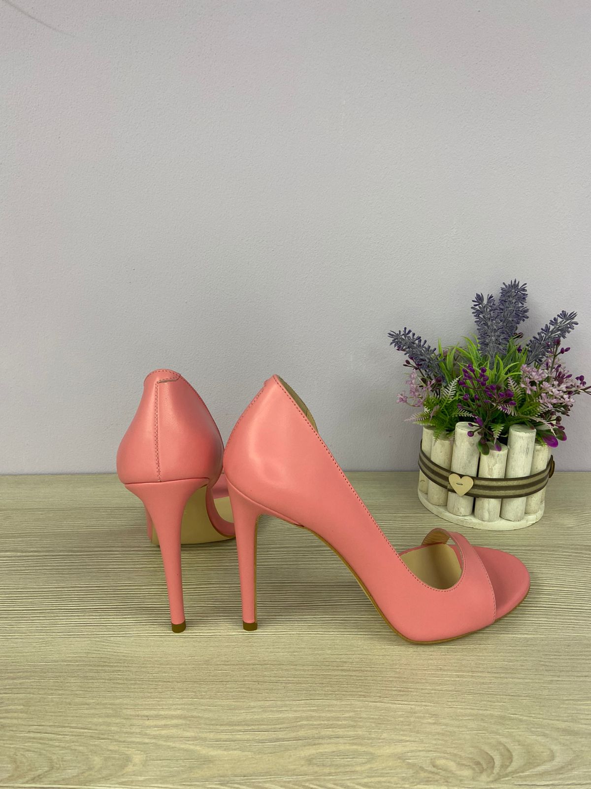 картинка Туфли розового цвета на высоком каблуке с открытым носом