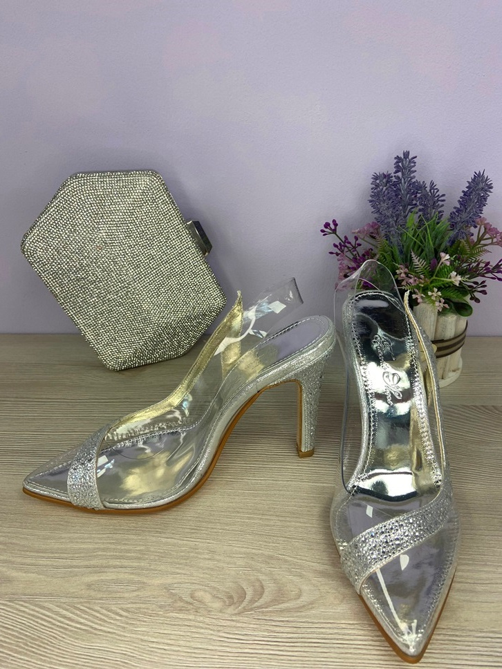 картинка Блестящие серебряные туфли на каблуке прозрачные